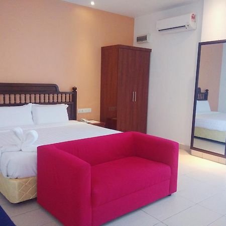 Mny Hotel & Resort Kampung Teluk Nipah Exterior photo
